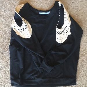 Black open shoulder sweatshirt w cute detail